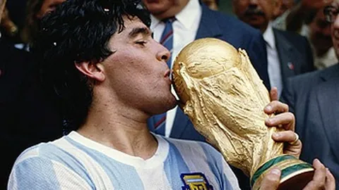 普尔今季全面飞跃，场均斩获21分5.2助1.7断，三分投射41.2%，全面数据远胜往年。